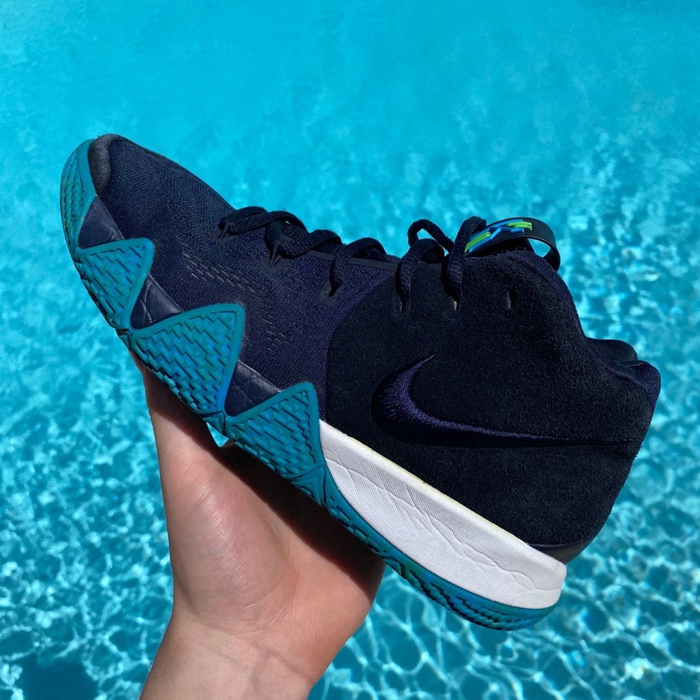 Kyrie 4 Dark Obsidian Basketball Shoes